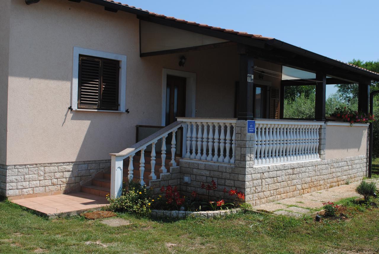 Holiday Home Ana Pula Exterior photo